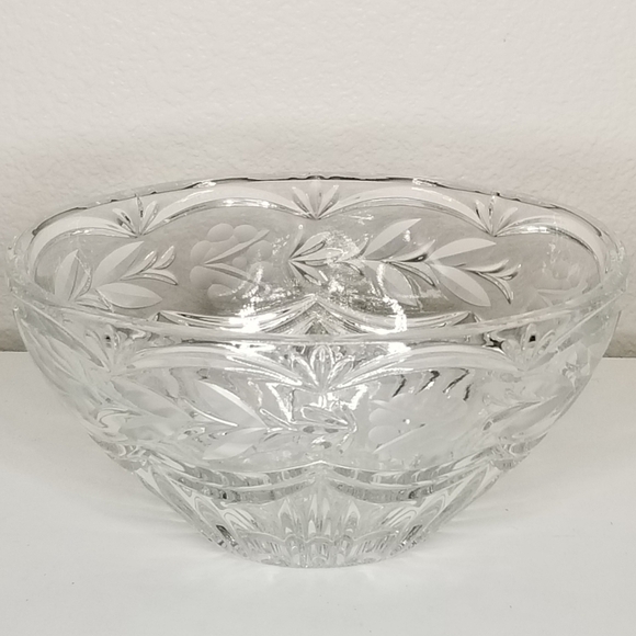 Crystal Clear Industries Handcut‎ 24% Lead Crystal Frosted Etched 8" Oval Bowl - Picture 2 of 9
